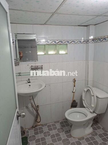 Nhà cấp 4, 1 trệt,1 lầu(gác đúc giả lầu),2 PN,2 tolet gần cầu Phú Long