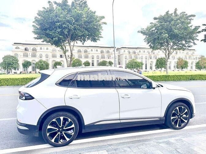 CHÍNH CHỦ cần bán VF8 Plus Trắng nt đen 12/2022