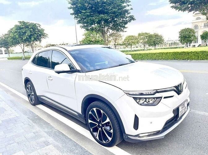 CHÍNH CHỦ cần bán VF8 Plus Trắng nt đen 12/2022