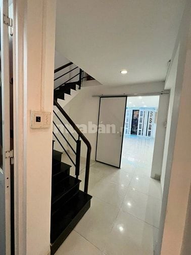 Cần bán nhà hẻm Cao Thắng, vị trí trung tâm quận 3