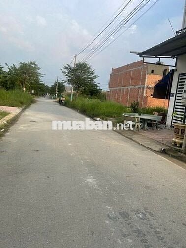 Cuối năm gia đình kẹt tiền cần bán lô đất măt tiên nhưa gần xã Mỹ hạnh