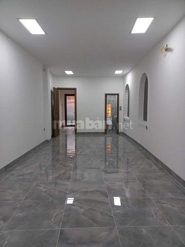 Bán nhanh nhà ngõ 6 Vĩnh Phúc, giá 9.9 tỷ, hơn 36m2x2T, SDCC