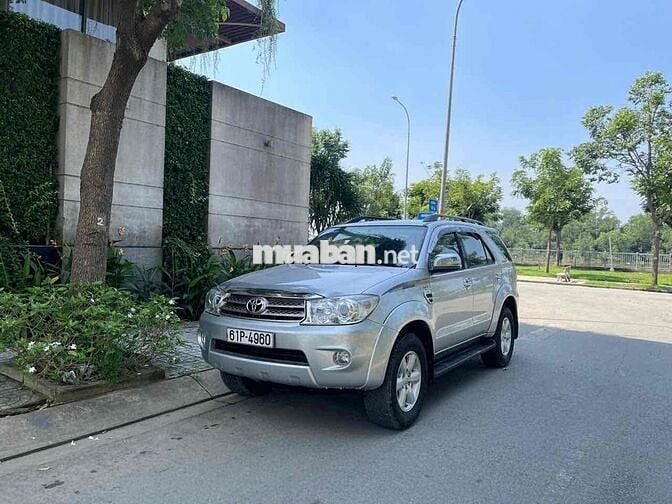 Toyota Fortuner 2010 2.7V 4x4 AT - 139000 km