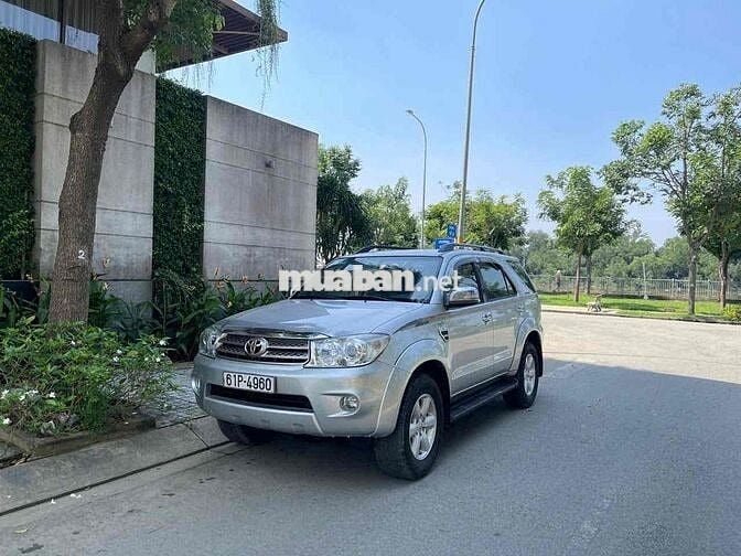 Toyota Fortuner 2010 2.7V 4x4 AT - 139000 km
