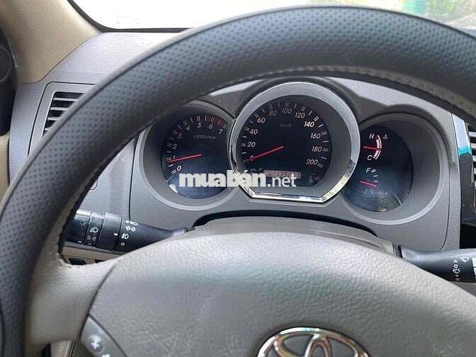 Toyota Fortuner 2010 2.7V 4x4 AT - 139000 km