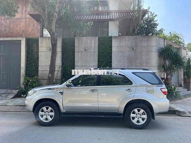 Toyota Fortuner 2010 2.7V 4x4 AT - 139000 km