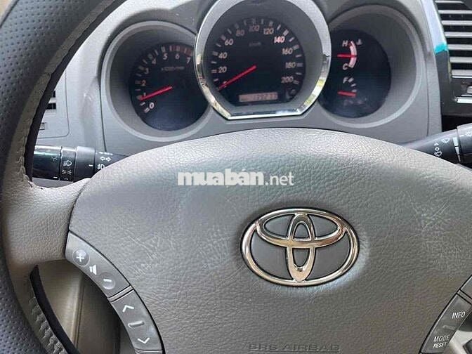 Toyota Fortuner 2010 2.7V 4x4 AT - 139000 km