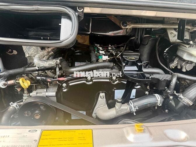 Ford Transit 2013 tải VAN 940kg chạy được giờ cấm