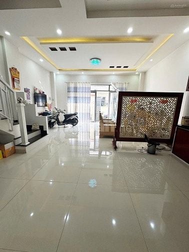 Cần làm ăn bán gấp nhà Trần Khắc Chân.Phường 9. Phú Nhuận.Giá 3 tỷ 990