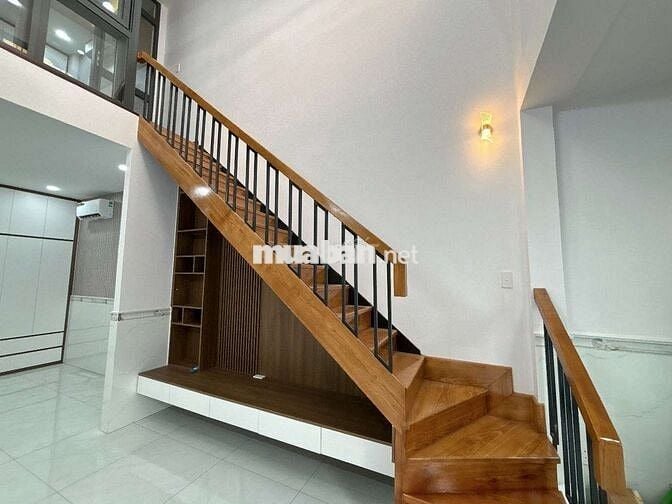 BÁN NHÀ LÊ VĂN KHƯƠNG QUẬN 12 NGAY CHỢ THIẾC HẺM XE HƠI NHÀ MỚI 4 TỶ