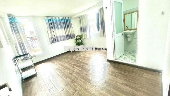 Chính chủ cho NỮ thuê phòng. Có ban công, cửa sổ, toilet, kệ nấu ăn.