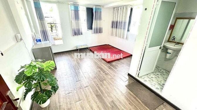 Chính chủ cho NỮ thuê phòng. Có ban công, cửa sổ, toilet, kệ nấu ăn.