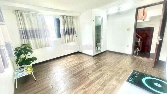 Chính chủ cho NỮ thuê phòng. Có ban công, cửa sổ, toilet, kệ nấu ăn.