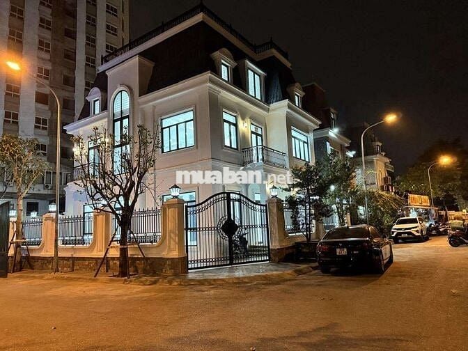 BIÊT THỰ LÔ GÓC THANG MÁY ĐẲNG CẤP