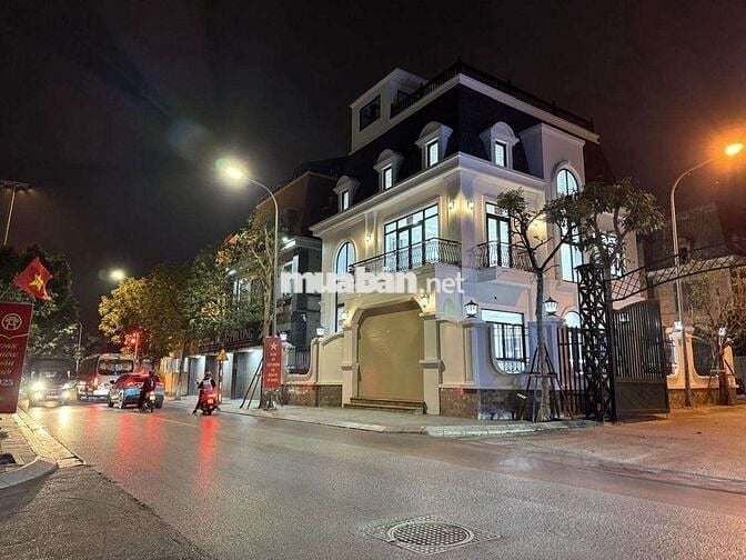 BIÊT THỰ LÔ GÓC THANG MÁY ĐẲNG CẤP