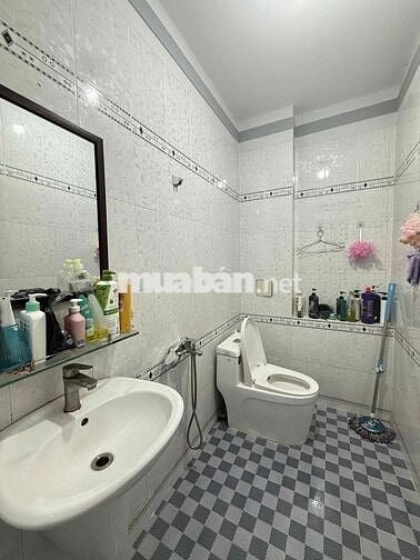 NHÀ ĐẸP GẦN CÔNG VIÊN LÀNG HOA – 68M2 - 3 TẦNG BTCT – 4PN - Ô TÔ NGỦ T