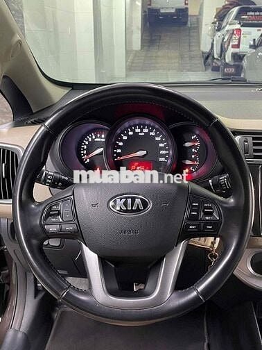 Kia Rio 2015 1.4 AT Sedan - 80000 km