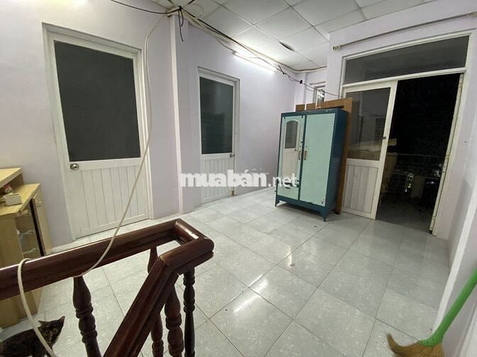 Trống 1 phòng 2tr3 trong nhà nguyên căn tại Lê Quang Định, Bình Thạnh