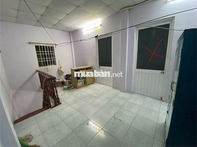 Trống 1 phòng 2tr3 trong nhà nguyên căn tại Lê Quang Định, Bình Thạnh