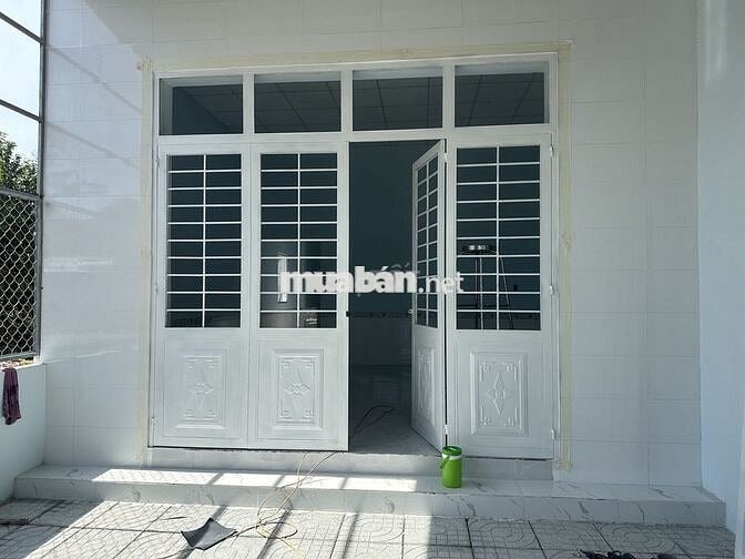 Nhạc 150 met, 3 phòng, 1 bếp, sân trước sau, đậu ô tô