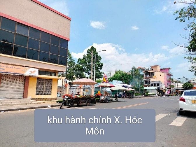 BÁN NHÀ MẶT TIỀN QUANG TRUNG THỊ TRẤN HÓC MÔN 2 LẦU 168M2 giá 100TR/m