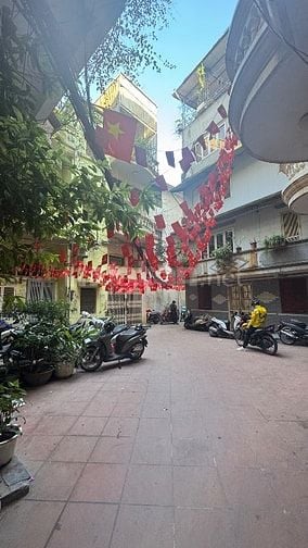 𝐁𝐀́𝐍 𝐍𝐇𝐀̀ 𝐋𝐎̀ Đ𝐔́𝐂 - 𝐂𝐀́𝐂𝐇 𝐇Ồ 𝐆ƯƠ𝐌 𝐍𝐇𝐈̉𝐍𝐇 𝟐𝐊𝐌