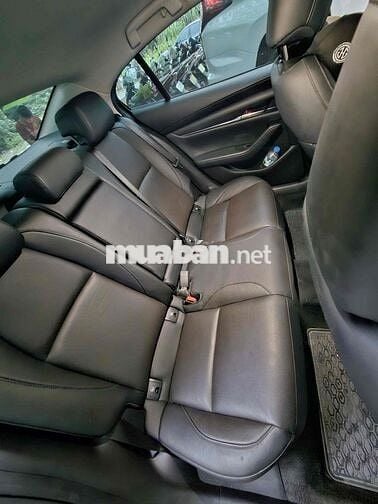 Mazda 3 2023 1.5L Luxury - 8000 km