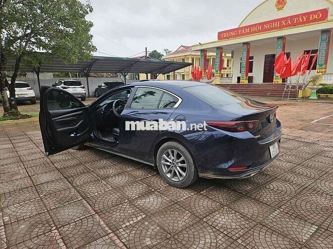Mazda 3 2023 1.5L Luxury - 8000 km