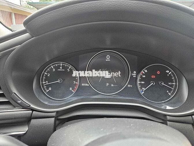 Mazda 3 2023 1.5L Luxury - 8000 km