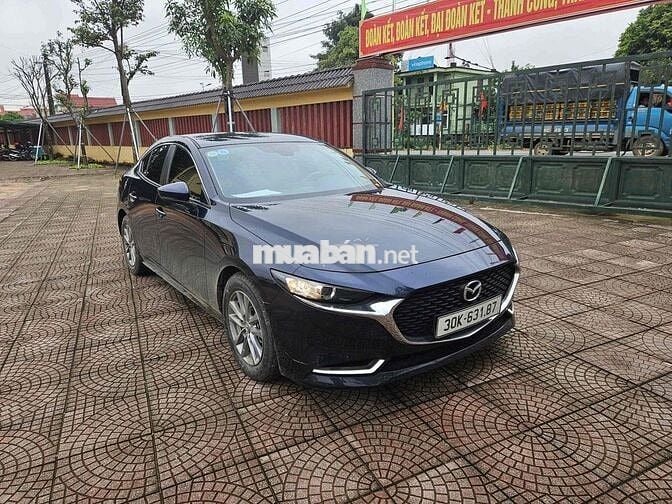 Mazda 3 2023 1.5L Luxury - 8000 km