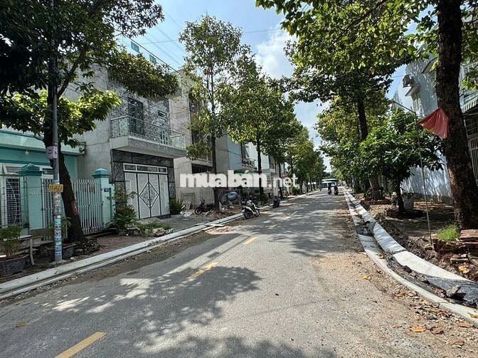 Ngộp Nặng Cần Bán Lô Góc Lý Thái Tổ Phú Mỹ 11 x 24 Rất Đẹp.