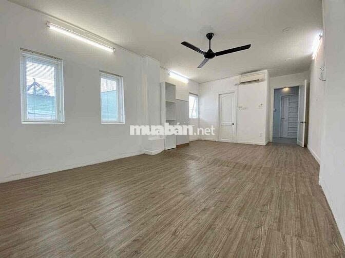 45m2. Bình Thạnh (Hàng Xanh). Tách bếp.