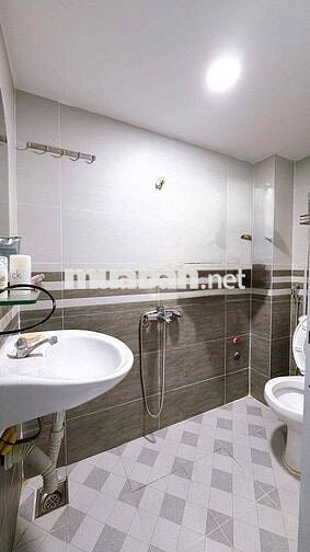 khu 20 thước nhà lô Q4 (mình môi giới)