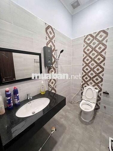 Nhà mới tinh cho thuê, hẻm 123 Phan Văn Hớn. Có 2pn,3wc
