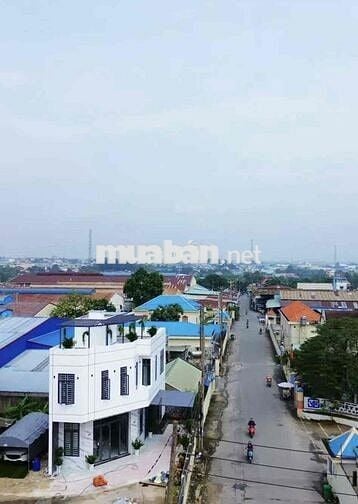 nhà căn gốc 2 mặt tiền khu dân cư gần vòng xoay an phú.sân 2 xe hơi