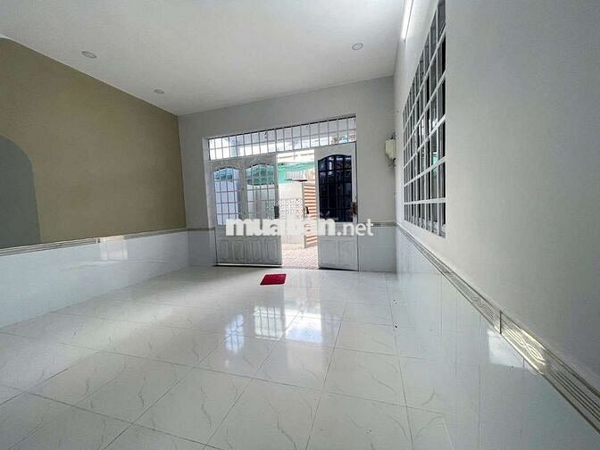 Cần ra gấp! Nhà cấp 4 Dĩ An 1.26 tỷ, vị trí đẹp,sổ sẵn công chứng liền