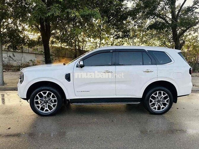 Ford Everest Titanium 2.0 AT 4x2 sản xuất 2024