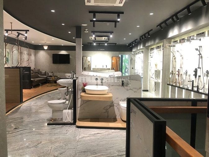CHO THUÊ SHOWROOM MẶT TIỀN LÝ THƯỜNG KIỆT – 800M² – SÂN THƯỢNG – 4 WC 