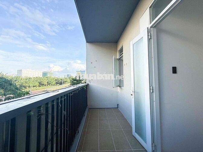 1PN BAN CÔNG LỚN TRUNG TÂM QUẬN 7. SÁT LOTTE, TDTU, RMIT, Q1, Q4, Q8