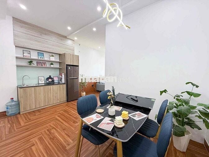 1PN BAN CÔNG LỚN TRUNG TÂM QUẬN 7. SÁT LOTTE, TDTU, RMIT, Q1, Q4, Q8