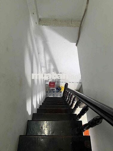 Nhà nguyên căn điện nước riêng có máy lạnh