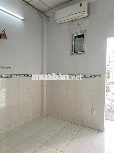 Nhà nguyên căn điện nước riêng có máy lạnh