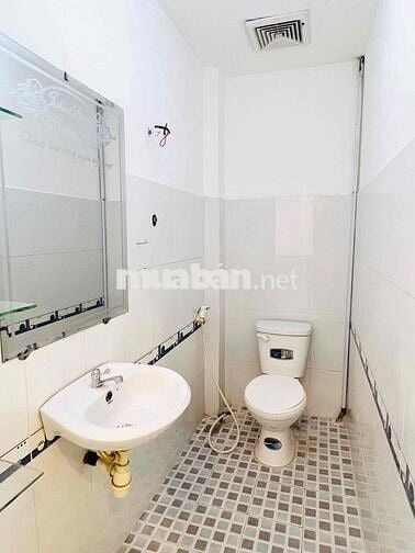 Cho thuê nhà mặt tiền Lạc Long Quân – 5x13.5m, 1 trệt 2 lầu, full nội