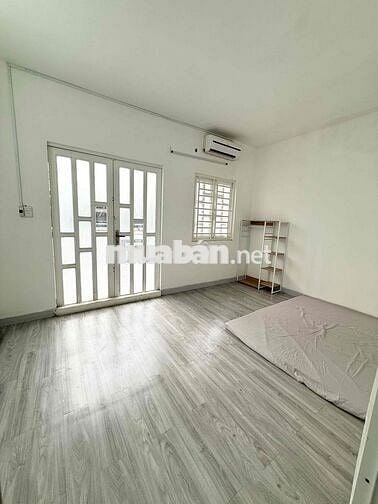 Cho thuê nhà mặt tiền Lạc Long Quân – 5x13.5m, 1 trệt 2 lầu, full nội