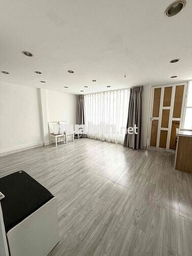 Cho thuê nhà mặt tiền Lạc Long Quân – 5x13.5m, 1 trệt 2 lầu, full nội