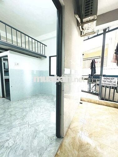 Phòng trọ có gác ở được nhiều ngưòi, có thang máy ngay Nguyễn Kiệm