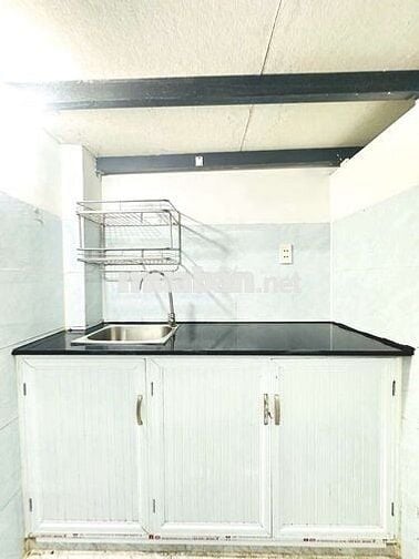 Phòng trọ có gác ở được nhiều ngưòi, có thang máy ngay Nguyễn Kiệm