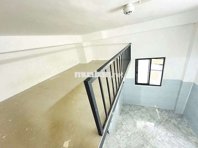 Phòng trọ có gác ở được nhiều ngưòi, có thang máy ngay Nguyễn Kiệm