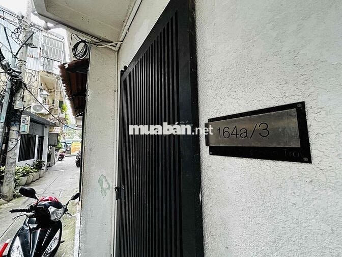 Nhà sát mặt tiền Nguyễn Văn Trỗi, 2 mặt hẻm, 2 phòng ngủ