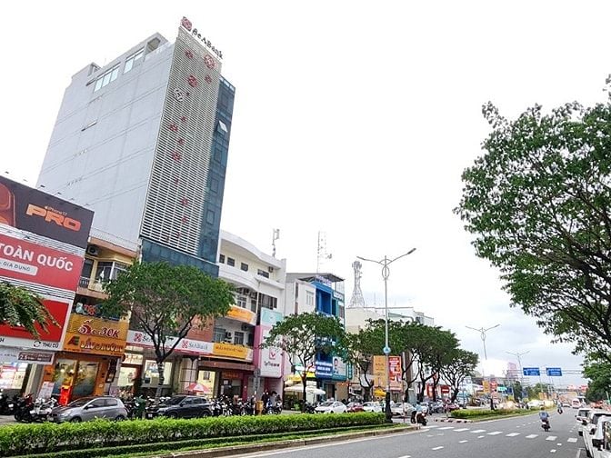 💰💰 Quá rẻ. 24 tỷ nhà 3 tầng mặt tiền Nguyễn Văn Linh. Vị trí rất đẹp